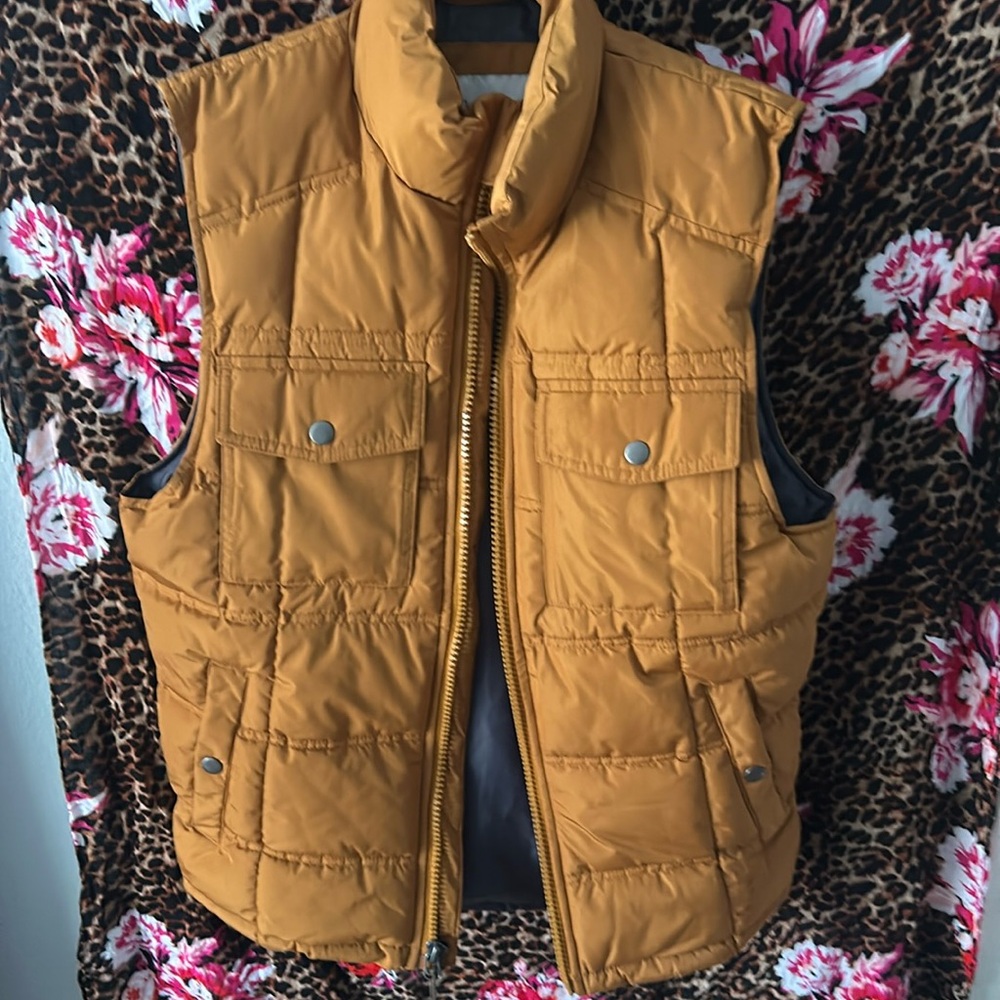 Burnt orange puffer jacket without sleeves/vest